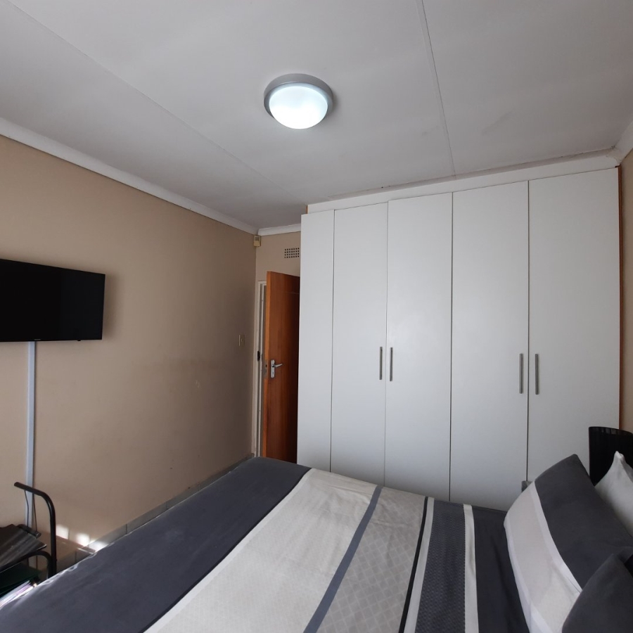 2 Bedroom Property for Sale in Langenhovenpark Free State